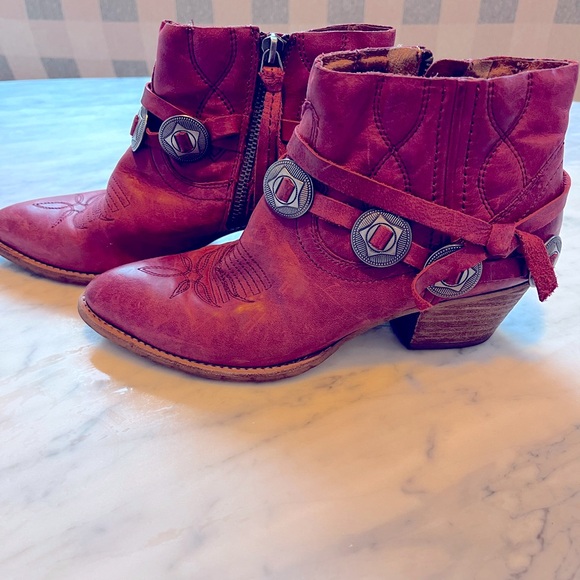 Dolce Vita booties - Picture 2 of 4